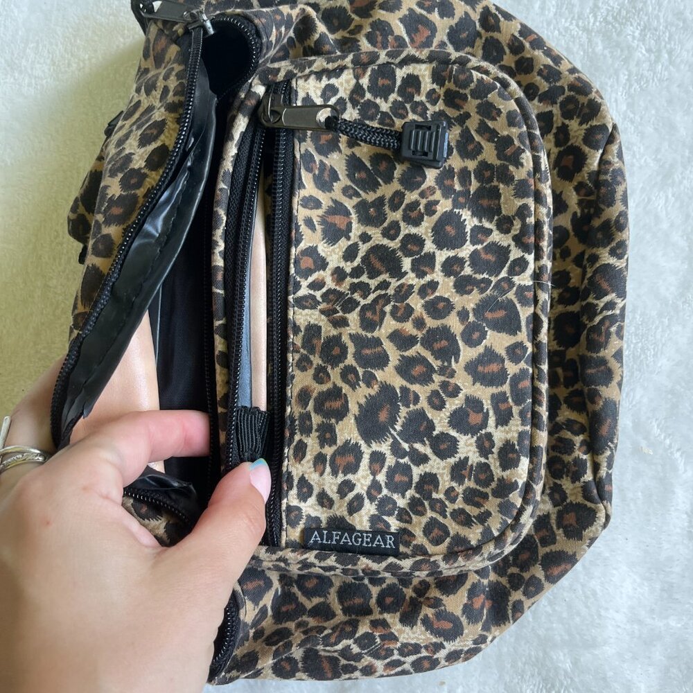 3/$30 🌟 Alfagear Leopard Print Fanny Pack - Picture 5 of 7